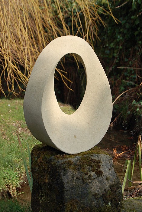 Geometric stone sculpture Möbius III - main