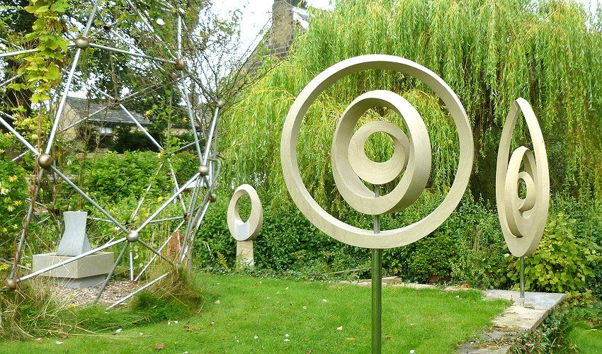 Geometric stone sculpture Möbius V - 4