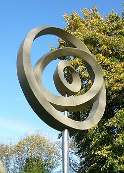 Geometric stone sculpture Möbius V - 2