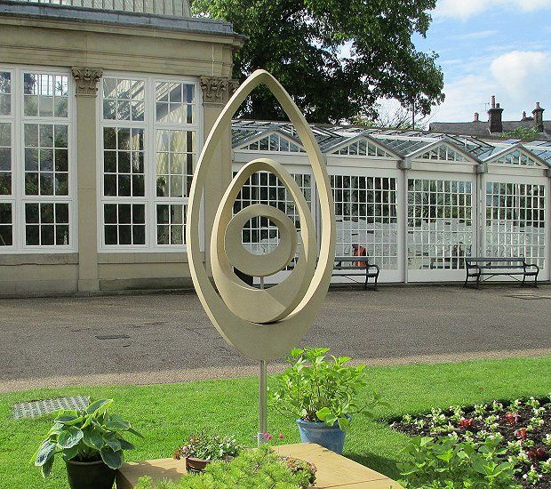 Geometric stone sculpture Möbius Egg IV - 1