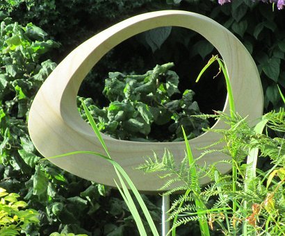 Geometric stone sculpture Möbius Egg I