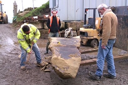 Geometric stone sculpture Thurlstone War Memorial - 10
