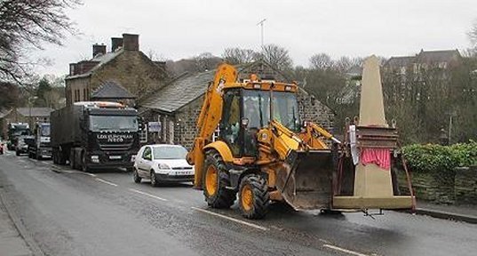 Geometric stone sculpture Thurlstone War Memorial - 10
